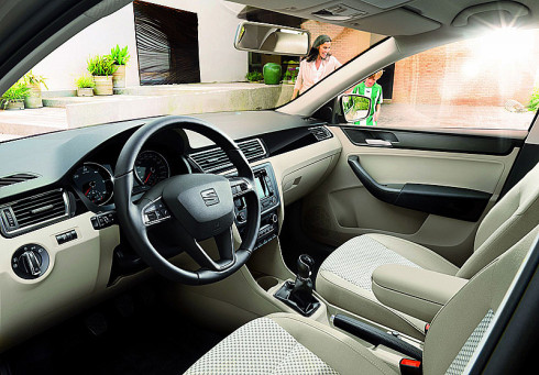 SEAT uvádí na český trh rodinný sedan Toledo ve významně vylepšeném provedení pro modelový rok 2014