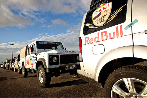 Značka Land Rover dodá týmu Red Bull Desert Wings pět vozů pro Dakarskou rallye v Jižní Americe