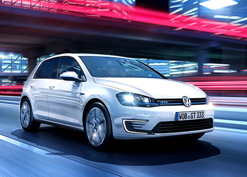 Volkswagen představí za týden ve světové premiéře na autosalonu v Ženevě Golf GTE s hybridním pohonem s možností vnějšího dobíjení – do prodeje ještě tento rok!