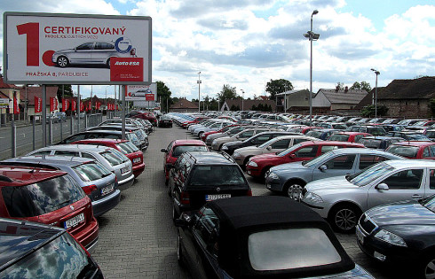 Prodejům ojetých vozidel se ve východních Čechách výrazně daří