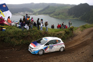 Autoperiskop.cz  – Výjimečný pohled na auta - Peugeot na Azorské rally, která byla silně zastoupená jezdci Peugeot Rally Academy (17. května 2014)