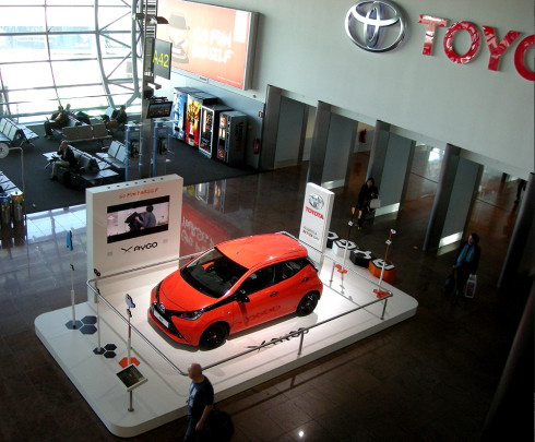 Se zcela novou Toyotou AYGO se nyní mohou podrobněji seznámit všichni cestující procházející terminálem „A“ bruselského letiště