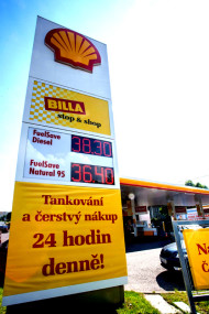 Autoperiskop.cz  – Výjimečný pohled na auta - Společnosti BILLA s.r.o. a SHELL Czech Republic a.s. včera představily v České republice nový prodejní koncept stop & shop na první čerpací stanici SHELL Praha Vídeňská