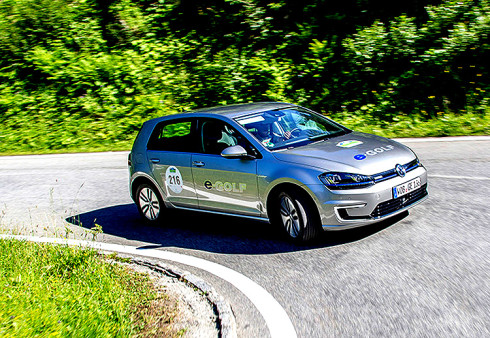 Doppelsieg fuer Volkswagen auf der Silvretta E-Auto Rallye