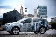 Autoperiskop.cz  – Výjimečný pohled na auta - Land Rover odhaluje maskované Discovery Sport ještě před jeho oficiální premiérou
