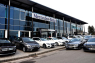 Autoperiskop.cz  – Výjimečný pohled na auta - Společnost Fa RENE a.s., autorizovaný prodejce vozů Mercedes-Benz, slavnostně otevřela 31. října 2014 v Hradci Králové rozšířené a modernizované prodejní centrum.