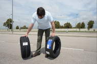 Autoperiskop.cz  – Výjimečný pohled na auta - Bridgestone vyzval zástupce tisku, aby v testech porovnali prémiové pneumatiky s levnými dováženými pneumatikami
