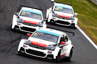 Autoperiskop.cz  – Výjimečný pohled na auta - FIA WTCC – Budapešť 1. – 3. 5. 2015: Další double Citroënů C-Elysée WTCC na Hungaroringu