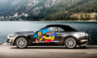 Autoperiskop.cz  – Výjimečný pohled na auta - Co ukrývá nový Mustang ve schránce před spolujezdcem? První kolenní airbag svého druhu!
