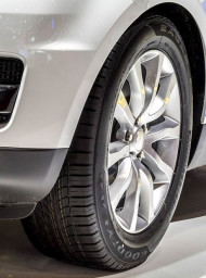 Autoperiskop.cz  – Výjimečný pohled na auta - Společnost Goodyear oznamuje, že automobil Range Rover Sport je vybaven pneumatikami Goodyear Eagle F1 Asymmetric SUV