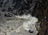 Autoperiskop.cz  – Výjimečný pohled na auta - Vozy Peugeot 2008 DKR v Číně zvítězily