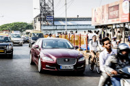 Autoperiskop.cz  – Výjimečný pohled na auta - Jaguar velmi netradičně prověřil v Bombaji nový navigační systém InControl Touch Pro, který je určený pro nejnovější luxusní model Jaguar XJ