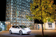 Autoperiskop.cz  – Výjimečný pohled na auta - Nissan oznámil ceny elektromobilu Leaf pro rok 2016