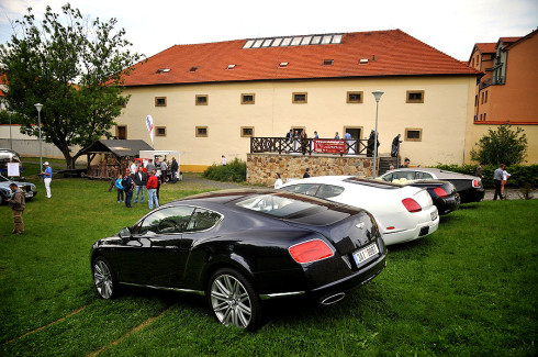 Autoperiskop.cz  – Výjimečný pohled na auta - V sobotu 14.května zaplní areál pražského dubečského parku aristokratické vozy Rolls-Royce a Bentley a další historická a exkluzivní vozidla