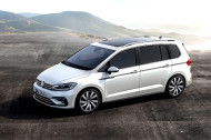 Autoperiskop.cz  – Výjimečný pohled na auta - Nový vrcholný motor TDI s výkonem 140 kW (190 k) pro Volkswagen Touran a výbava R-Line pro sportovně zaměřené zákazníky