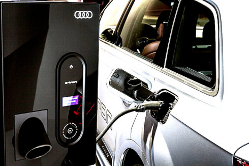 Audi Q7 e-tron 3.0 TDI quattro, Wallbox with control panel, electric charging
