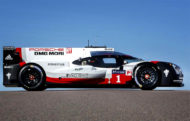 Autoperiskop.cz  – Výjimečný pohled na auta - Společnost Porsche odhalila tento pátek ve světové premiéře nový závodní vůz 919 Hybrid na závodním okruhu Monza (IT)