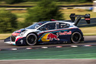 Autoperiskop.cz  – Výjimečný pohled na auta - Novým majitelem legendárního Peugeotu 208T16 Pikes Peak se stal Sébastien Loeb, pilot týmu Peugeot Total – devítinásobný mistr světa v rallye