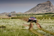 Autoperiskop.cz  – Výjimečný pohled na auta - Tým Peugeot DKR Maxi si udržel celkové vedení, třebaže další náročný šestý den z hlediska navigace dokončil na druhé pozici