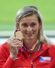 Autoperiskop.cz  – Výjimečný pohled na auta - Barbora Špotáková, tvář značky SEAT, získala v úterý na MS v Londýně zlatou medaili