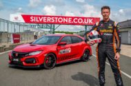 Autoperiskop.cz  – Výjimečný pohled na auta - Matt Neal, vítěz série British Touring Car, dosáhl v rámci výzvy „Type R Challenge 2018“ na okruhu Velké ceny v Silverstonu třetí jednokolový rekord