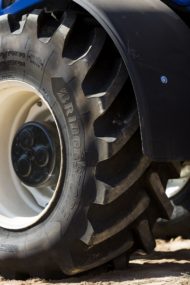 Autoperiskop.cz  – Výjimečný pohled na auta - Bridgestone uvádí na trh pneumatiku VX-TRACTOR s maximální trakcí a dlouhou životností