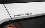 Autoperiskop.cz  – Výjimečný pohled na auta - Společnost Honda pokračuje ve své strategii „Electric Vision“ oznámením jména nového městského elektromobilu a potvrzením hybridního pohonu pro zcela nový model Jazz