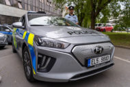 Autoperiskop.cz  – Výjimečný pohled na auta - 38 vozů Hyundai Ioniq Electric v barvách Policie ČR míří do služby