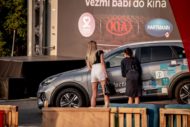 Autoperiskop.cz  – Výjimečný pohled na auta - „Vezmi babi do kina!“: Kia zve na promítání snímku Šarlatán