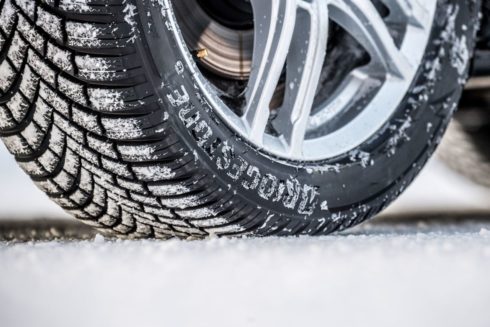 Bridgestone radí: „S přezutím a přípravou vozu na zimu nečekejte na první sněhové vločky“