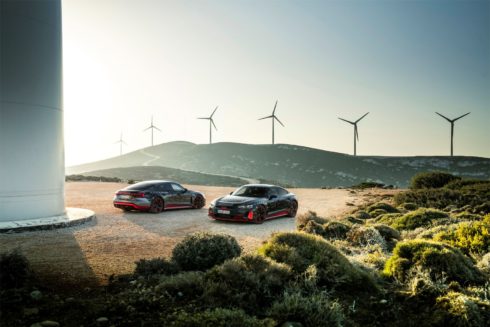 Audi zahajuje v manufaktuře Böllinger Höfe sériovou výrobu modelu e-tron GT s neutrální bilancí emisí CO2