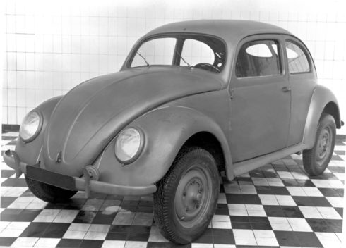 Před 75 lety ve Wolfsburgu: Zahájení sériové výroby modelu Volkswagen Brouk