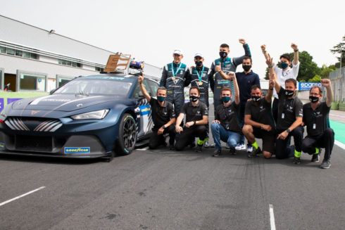 CUPRA je vítězem prvního závodu cestovních elektromobilů na světě