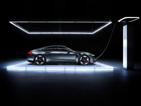 Předseda představenstva Audi Duesmann oznámil na Berlínské konferenci o klimatu urychlený přechod na elektromobilitu