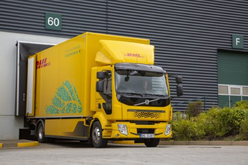 Flotila DHL Supply Chainse rozrostla o nový elektrický truck Volvo