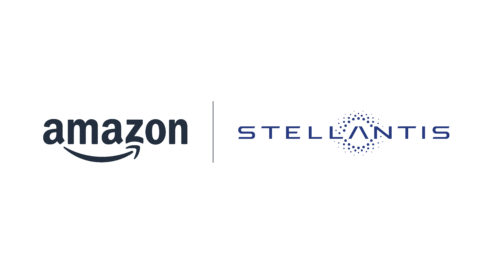 Amazon a Stellantis spolupracují na začlenění zákaznicky orientovaných internetově propojených řešení do milionů vozů a pomáhají tak urychlit softwarovou transformaci skupiny Stellantis