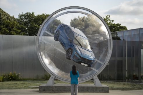 „The Sphere“: překvapivá rotující prezentace nového modelu Peugeot 408
