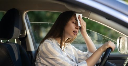 Horko: Zachrání vás bílé auto a otevřená okna?