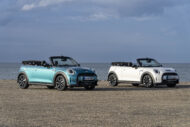 Autoperiskop.cz  – Výjimečný pohled na auta - MINI Cabrio Seaside je modré jako moře a úžasně bílé jako pláž