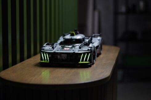 Autoperiskop.cz  – Výjimečný pohled na auta - LEGO Peugeot 9X8: Hravá podoba závodního vozu