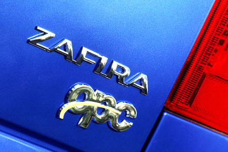 Exkluzivní velkoprostorový vysoce výkonný nový Opel Zafira OPC