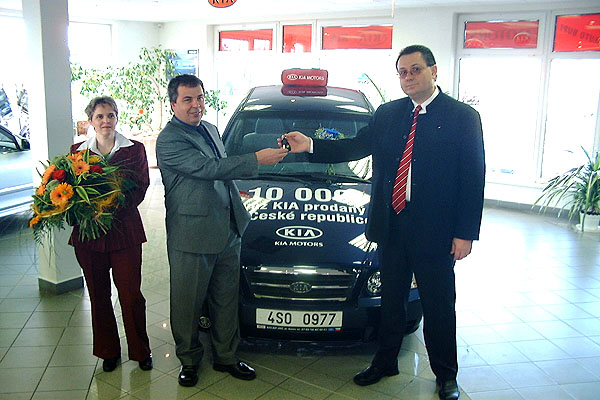 Jubilejní 10 000 Kia prodána v ČR byla Kia Magentis 2,5 V6