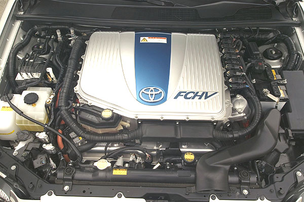 TOYOTA FCHV - hybridní vůz poháněný palivovými články