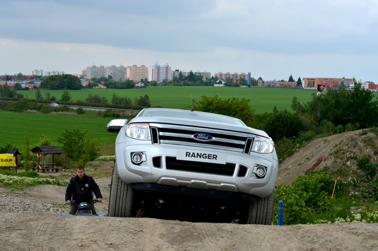 Zcela nový pick-up Ford Ranger – v terénu nezklamal (nejlépe to potvrzují fotografie)