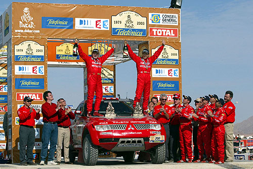 Dakar 2003 slavnostně zakončen: Mitsubishi na prvních čtyřech místech, v kamionech Tatra T815 na 2. místě