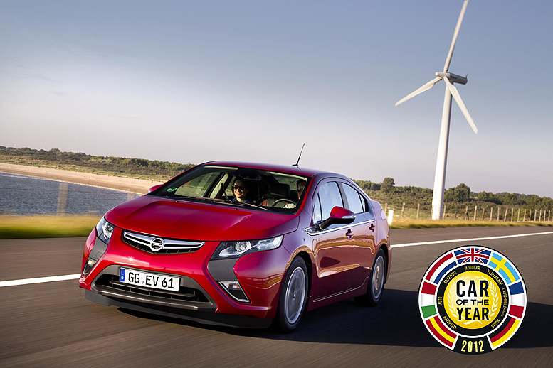 Opel Ampera a Chevrolet Volt vybojovaly respektovaný titul „Automobil roku 2012“ - „Car of the Year 2012“.