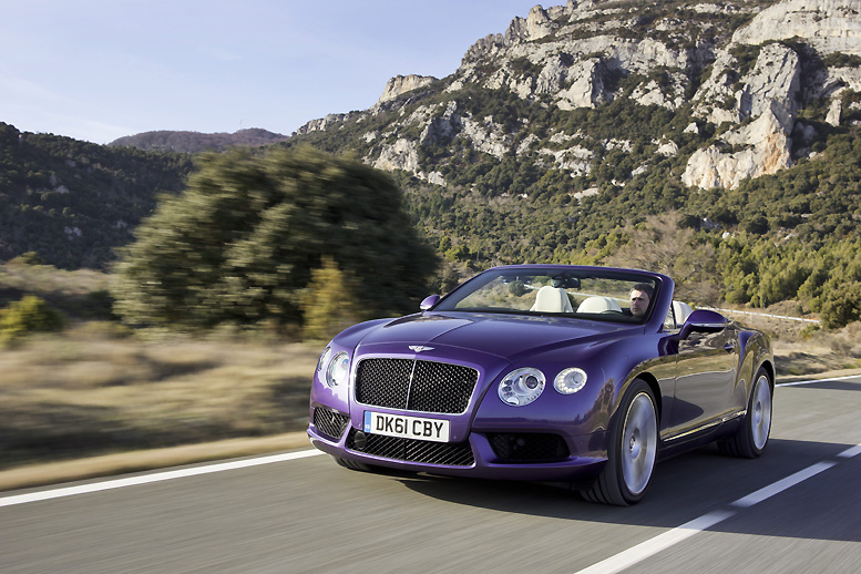 Nový kabriolet Bentley zazářil na mezinárodním autosalonu v Ženevě a míří na český trh