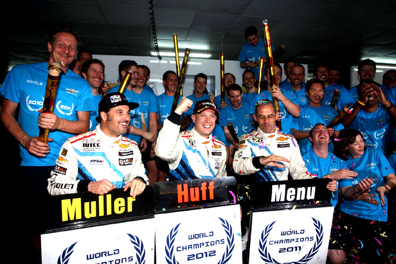 Rob Huff na Chevroletu Cruzy korunován mistrem světa WTCC