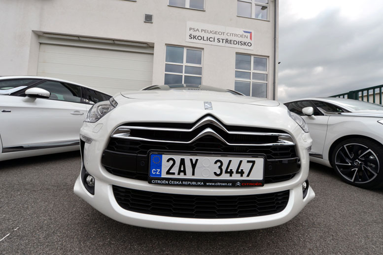 První hybridní vůz značky Citroën byl minulý týden oficiálně uveden na český trh