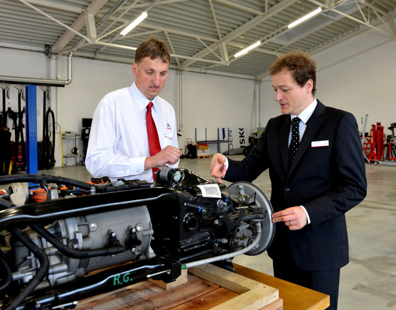 První hybridní vůz značky Citroën byl minulý týden oficiálně uveden na český trh